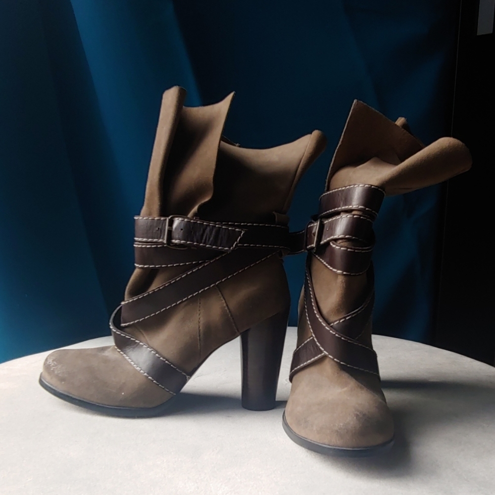 Rosegold Crisscross Buckle Strap Boots